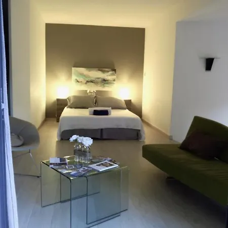 Bed & Breakfast Essen'ciel Nîmes