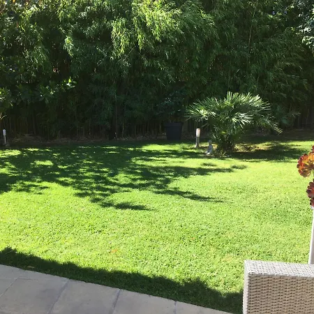 Essen'ciel Alojamento de Acomodação e Pequeno-almoço Nîmes